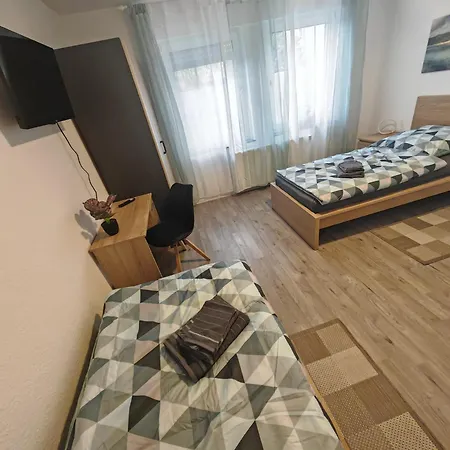Neu Monteurhaus Und 5 Betten Parkplatz 24h Checkin 펜션
