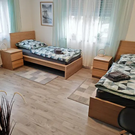 펜션 Neu Monteurhaus Und 5 Betten Parkplatz 24h Checkin *