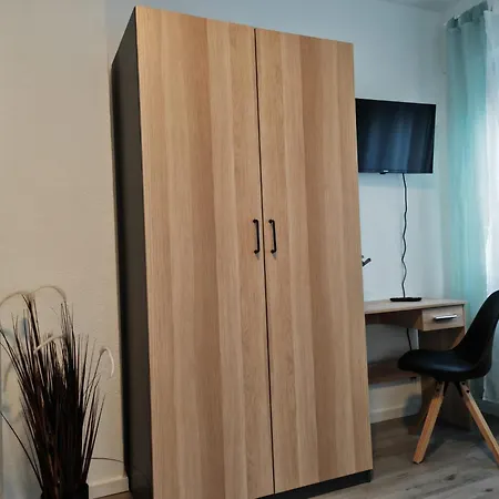Neu Monteurhaus Und 5 Betten Parkplatz 24h Checkin 펜션