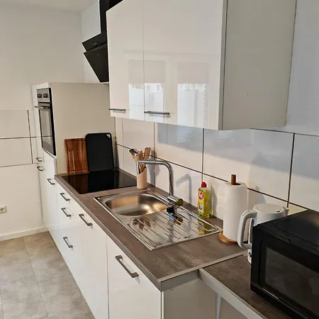 Neu Monteurhaus Und 5 Betten Parkplatz 24h Checkin 펜션
