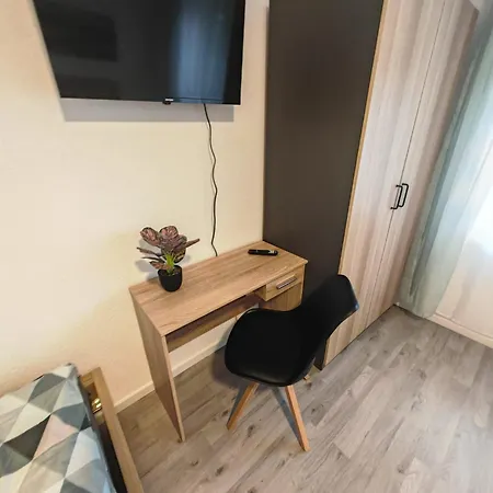 Neu Monteurhaus Und 5 Betten Parkplatz 24h Checkin 알스도르프