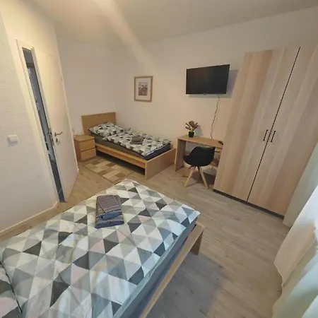 펜션 Neu Monteurhaus Und 5 Betten Parkplatz 24h Checkin *